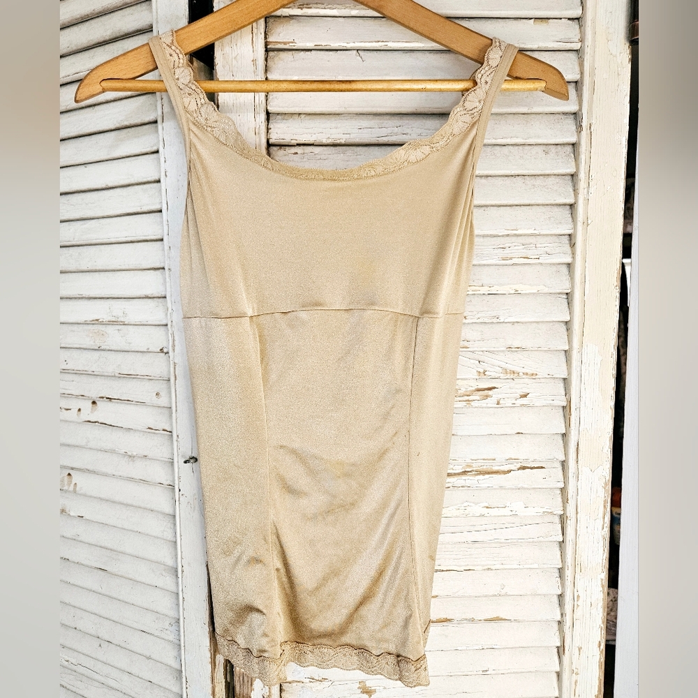 Maidenform Beige Shaping Camisole With Lace Trim M